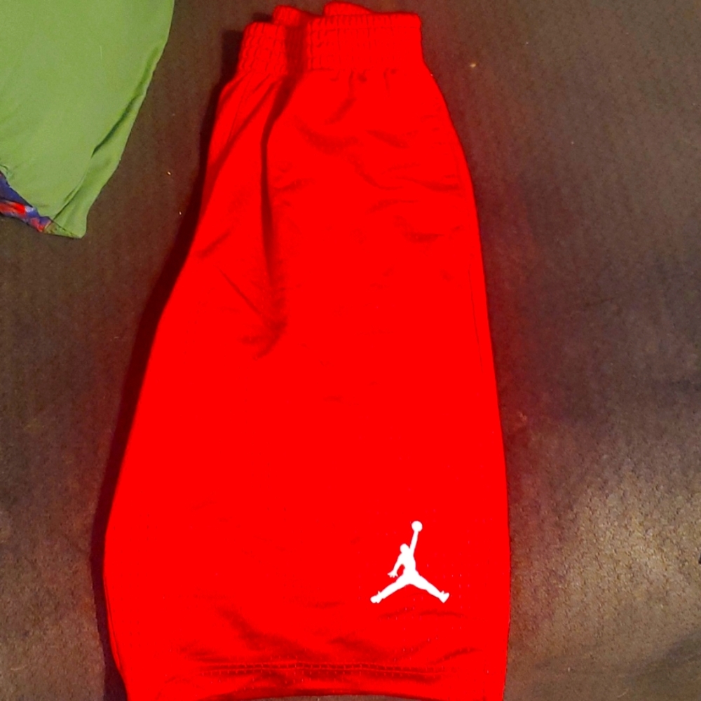 Red jordan size lg basketball shorts